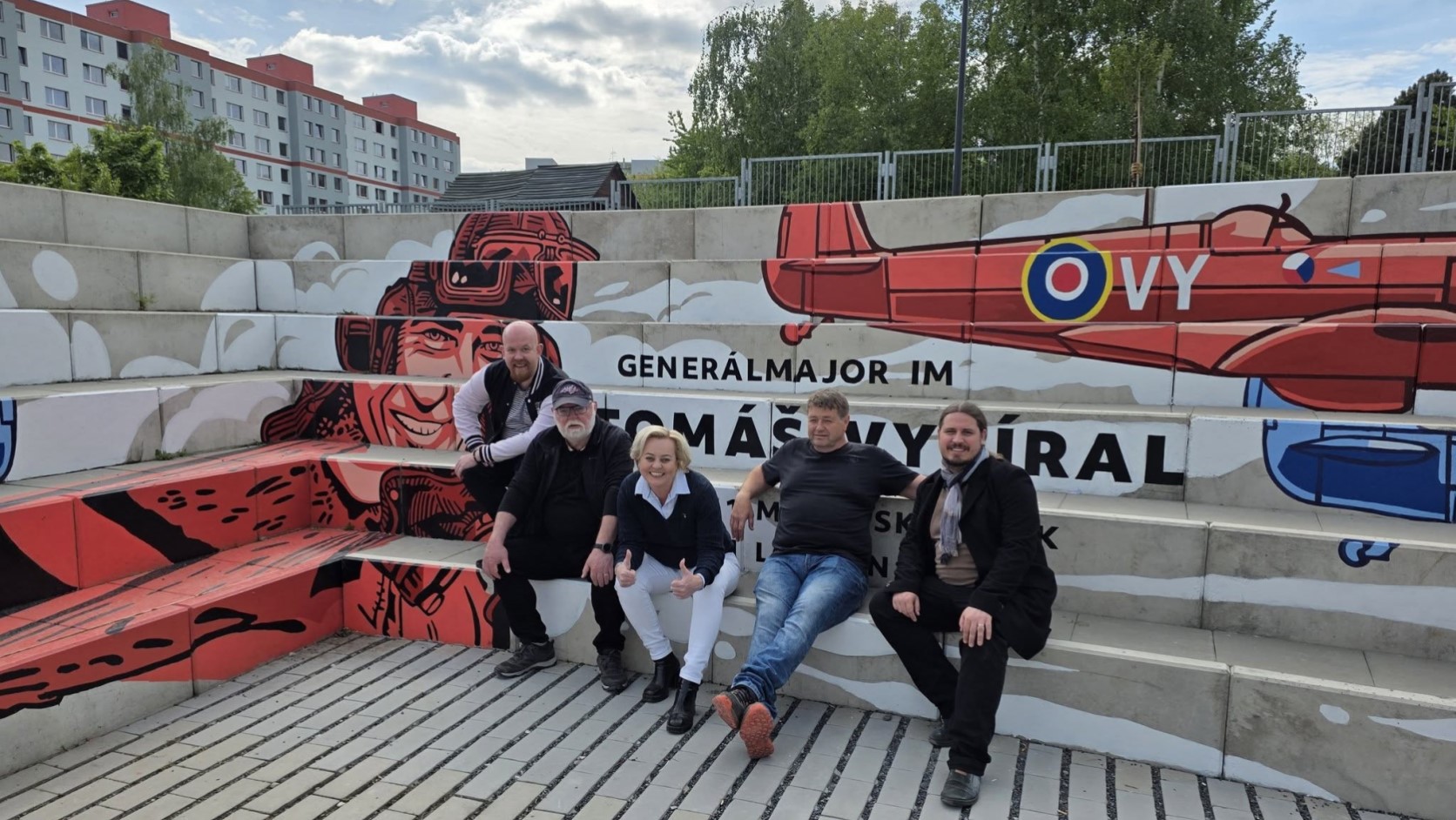Schody letců: mural Tomáše Vybírala připomíná hrdiny RAF na Praze 14 - obrázek článku